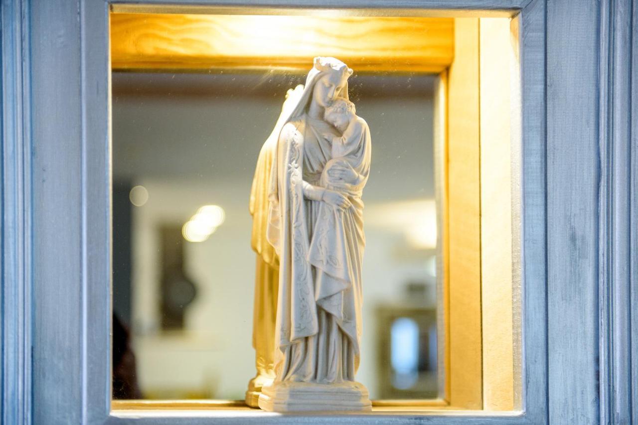 ホテル La Sainte Famille ルルド エクステリア 写真